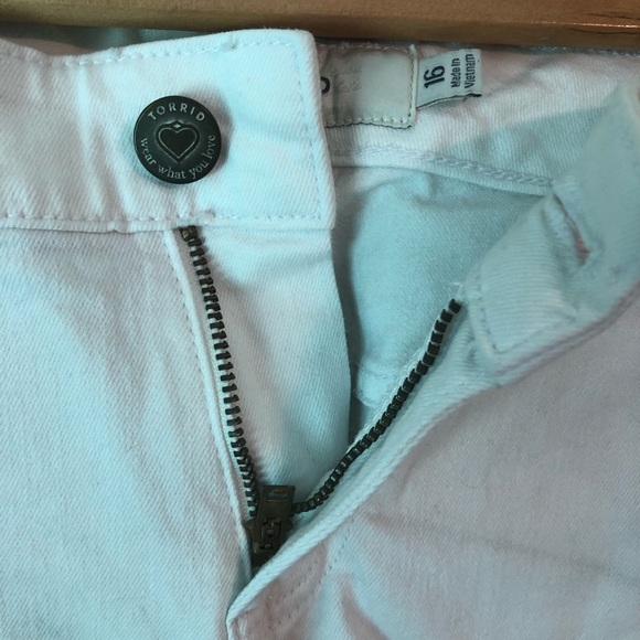 Size 16 white torrid jean shorts - Picture 4 of 4